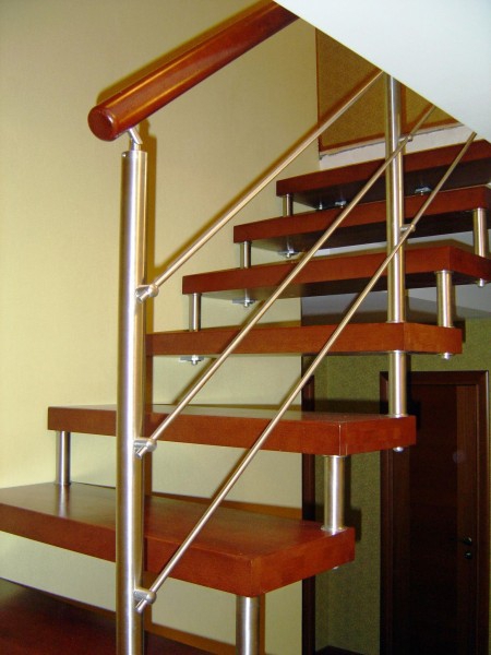 Лестницы на больцах
